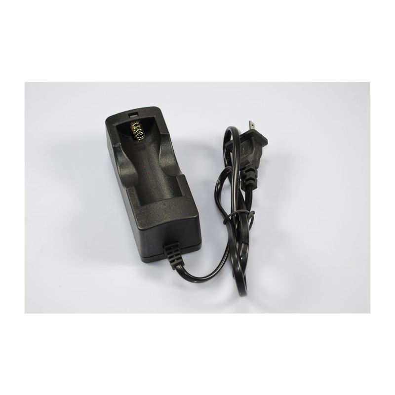 Cargador de Batería Recargable UltraFire 26650 Li-Ion compacto eficiente carga rápida salida 4.2V DC 650MA negro