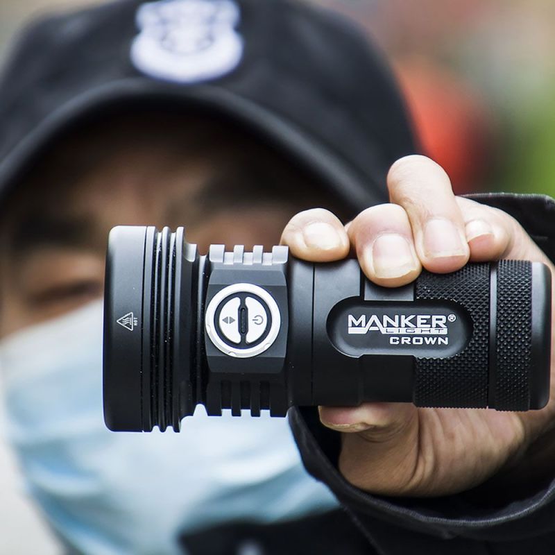 Linterna Manker CROWN 5000 lúmenes con zoom digital LED alta eficiencia ideal camping y búsqueda y rescate
