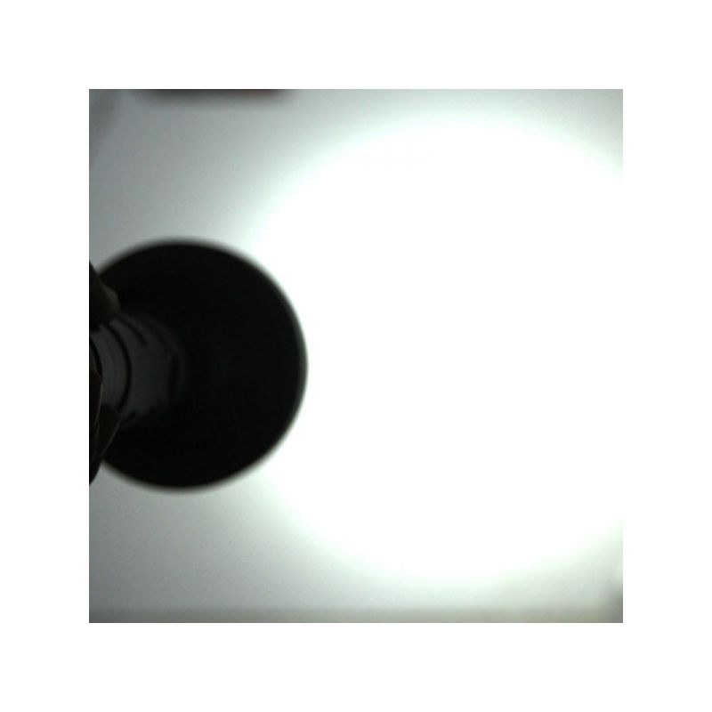 Linterna LED UltraFire 28T6 40000 lúmenes linterna alta potencia diseño duradero ideal para el senderismo