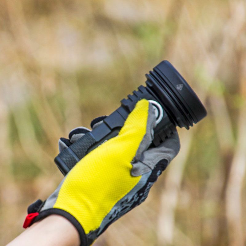 Linterna Manker CROWN 5000 lúmenes con zoom digital LED alta eficiencia ideal camping y búsqueda y rescate