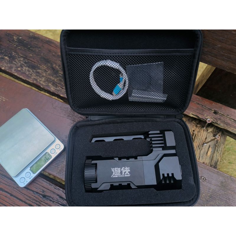 Manker Ranger MK39 II Linterna portátil robusta tecnología LED foco combinado estilo cyberpunk para aventureros