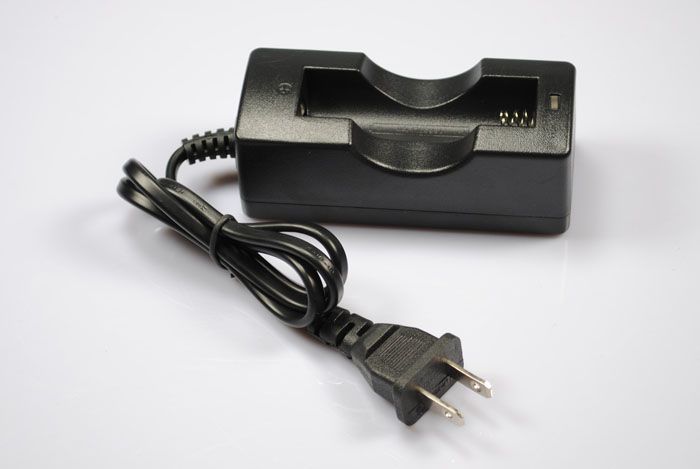 Cargador UltraFire recargable para una sola batería 18650 seguro eficiente compacto ligero para entusiastas de la tecnología