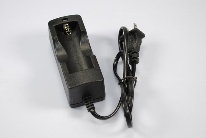 Cargador recargable UltraFire de una sola celda 26650 Li-Ion eficiente, solución compacta de viaje para linternas y vapeo.