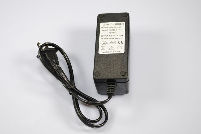 Cargador recargable UltraFire de una sola celda 26650 Li-Ion eficiente, solución compacta de viaje para linternas y vapeo.