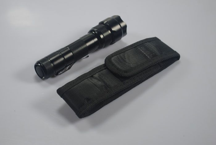Funda de linterna negra UltraFire para luces de batería 18650 TrustFire eficiente carga segura con LED modelos TR-001