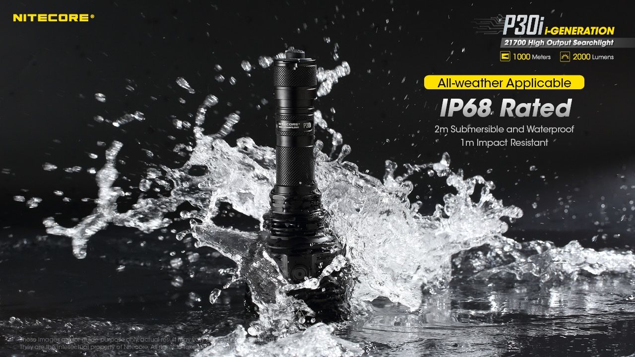 Explora la linterna táctica Nitecore P30i con LED XHP35 HI de 2000 lúmenes y haz de 1000 metros, iluminación robusta para exteriores.