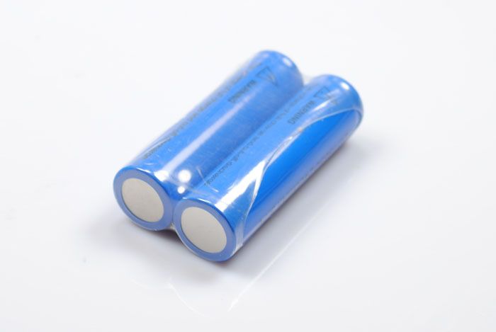 Batería recargable UltraFire 18650 3000mAh 3.7V ideal para linternas con carga rápida y alta durabilidad