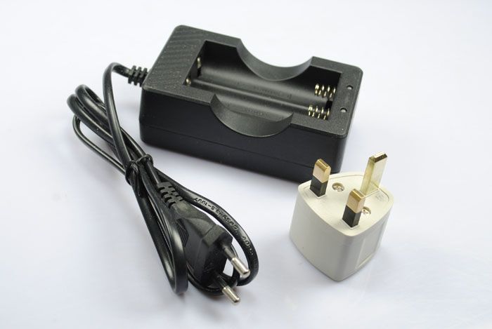 Cargador OEM Solución de Carga Rápida Baterías 18650 Salida Dual Voltaje Universal Accesorio Tecnológico Compacto