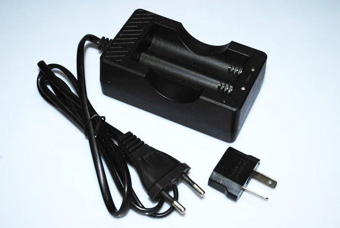 Cargador OEM Solución de Carga Rápida Baterías 18650 Salida Dual Voltaje Universal Accesorio Tecnológico Compacto