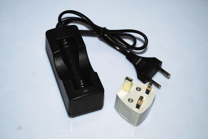 Cargador UltraFire recargable para una sola batería 18650 seguro eficiente compacto ligero para entusiastas de la tecnología