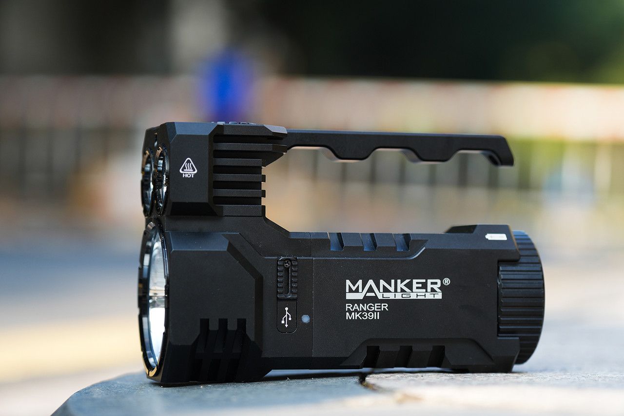 Manker Ranger MK39 II Linterna duradera combo foco y luz de inundación recargable por USB para senderismo y acampada