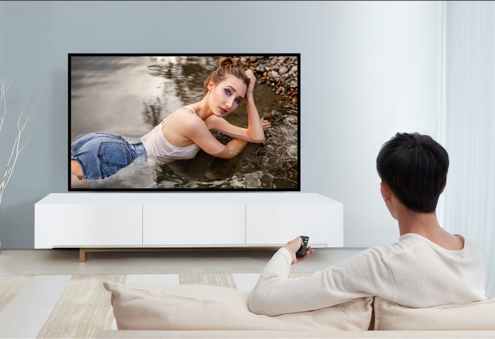 YG300 LED Mini Proyector, Proyector Portátil Compacto, Proyección Brillante 1080P para Noches de Cine y Aventuras de Juegos