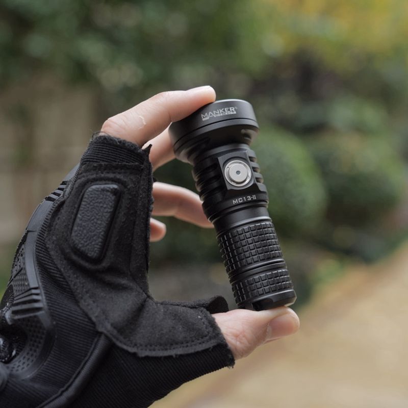 Manker MC13 II Linterna LED 4600 lúmenes LUMINUS SBT90 GEN2 USB Tipo-C para acampar y búsqueda y rescate