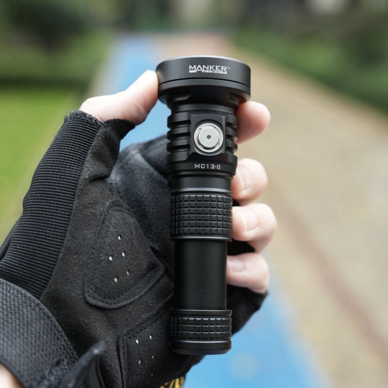 Manker MC13 II Linterna LED 4600 lúmenes LUMINUS SBT90 GEN2 USB Tipo-C para acampar y búsqueda y rescate