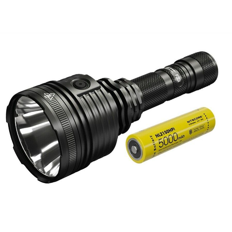 Explora la linterna táctica Nitecore P30i con LED XHP35 HI de 2000 lúmenes y haz de 1000 metros, iluminación robusta para exteriores.