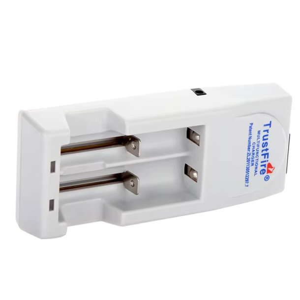 Descubre el TrustFire TR-001 cargador para baterías de iones de litio 10430 14500 18650 con carga rápida y segura