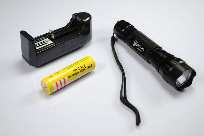 Linterna UltraFire WF-501B U2 LED de 1300 lúmenes, robusta y con zoom, equipo de camping, luz táctica de emergencia.