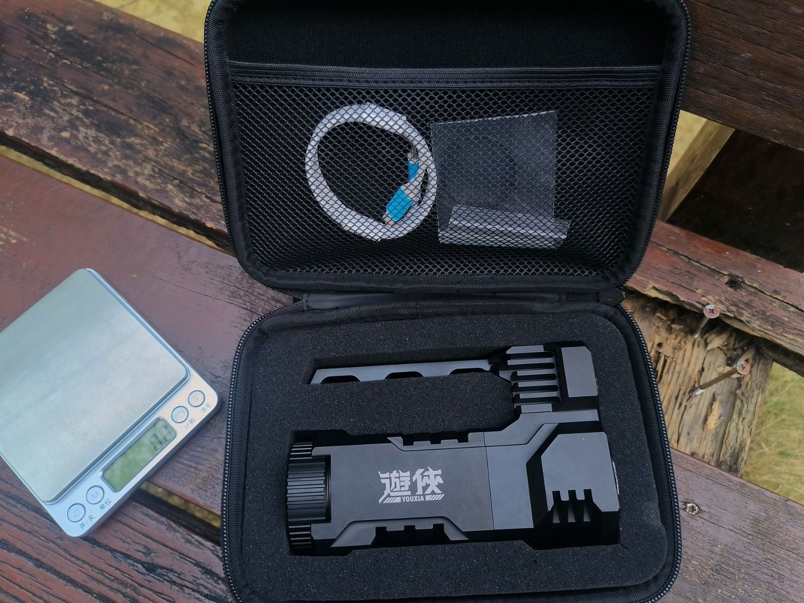 Manker Ranger MK39 II Linterna duradera combo foco y luz de inundación recargable por USB para senderismo y acampada