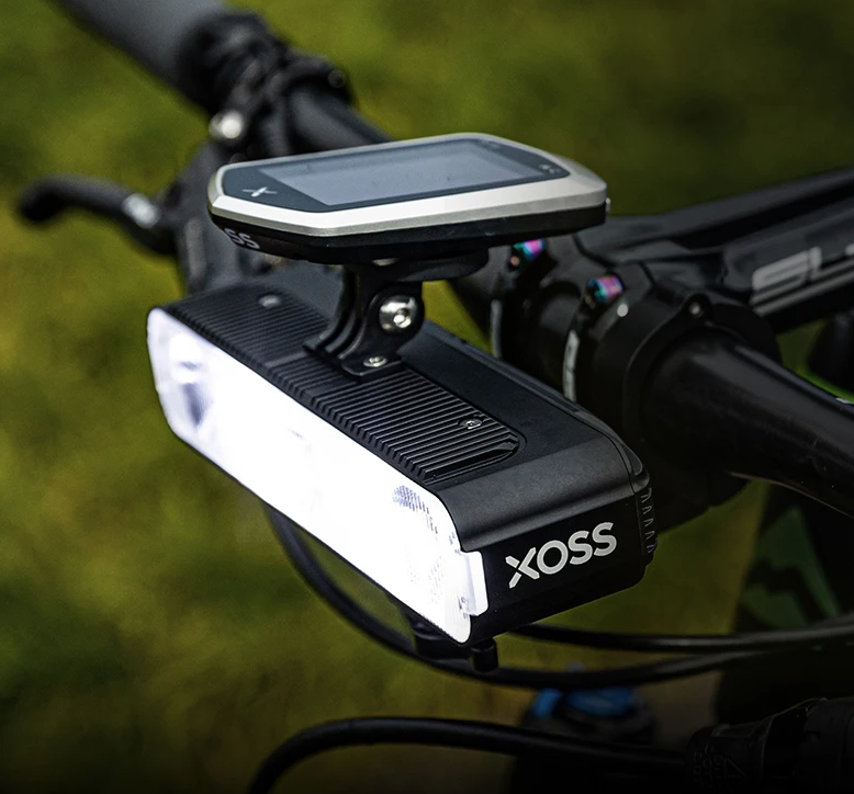 XOSS XL3000 Luz de bicicleta 3000 lúmenes, faro recargable impermeable para seguridad en paseos nocturnos en bicicleta